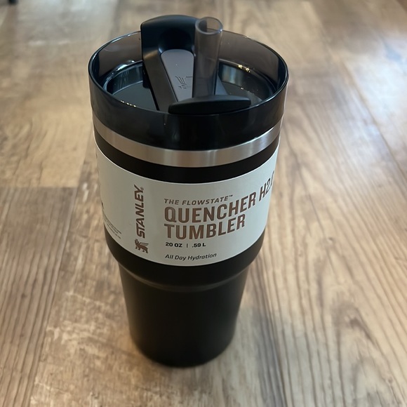 Stanley The Flowstate Quencher H2.0 Tumbler 20oz in Black Glow - Picture 5 of 5